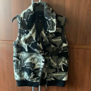 Super warm camo fleece vest